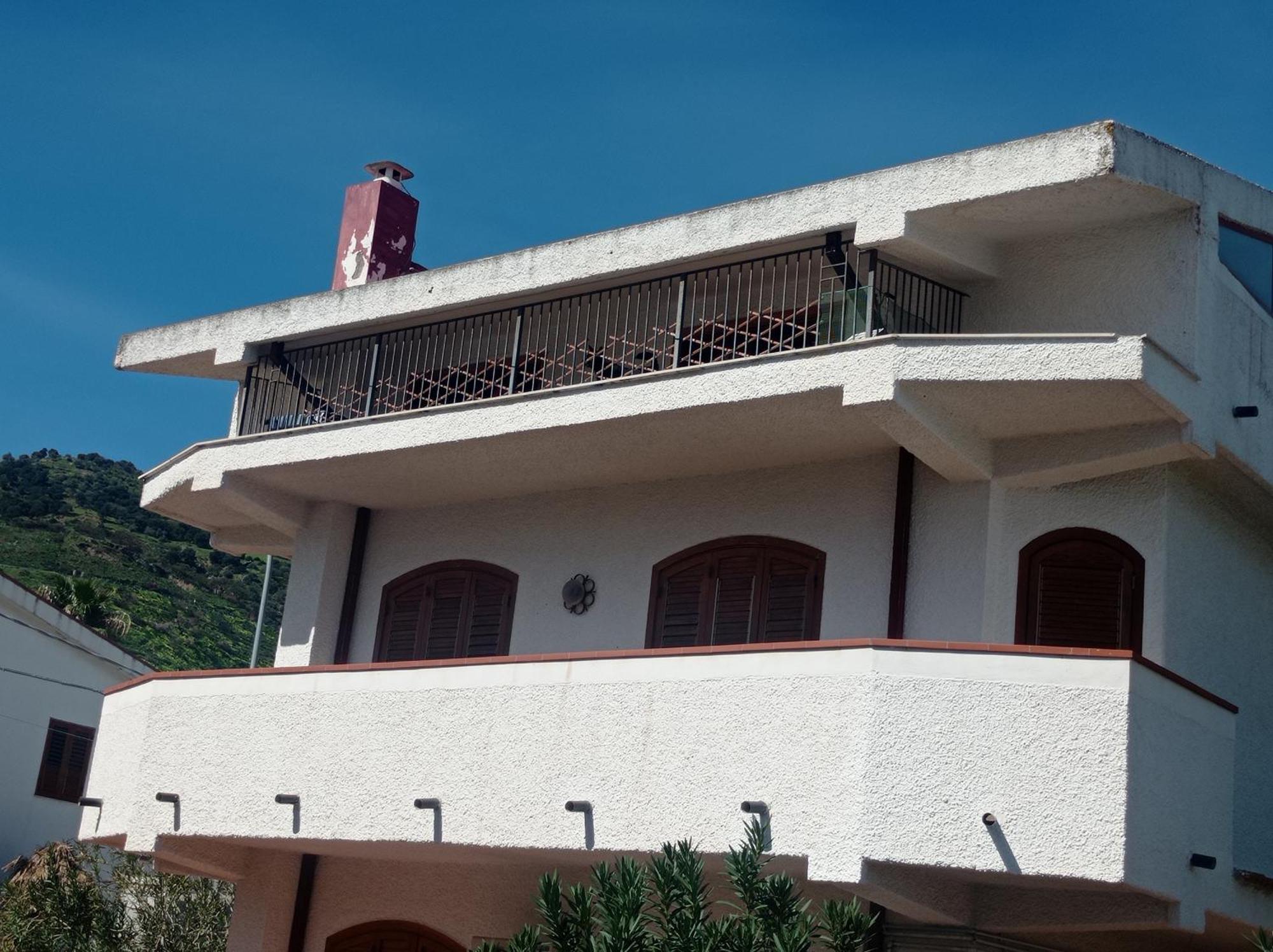 فيلا Mansarda Con Terrazzo Vista Mare أوليفيري المظهر الخارجي الصورة