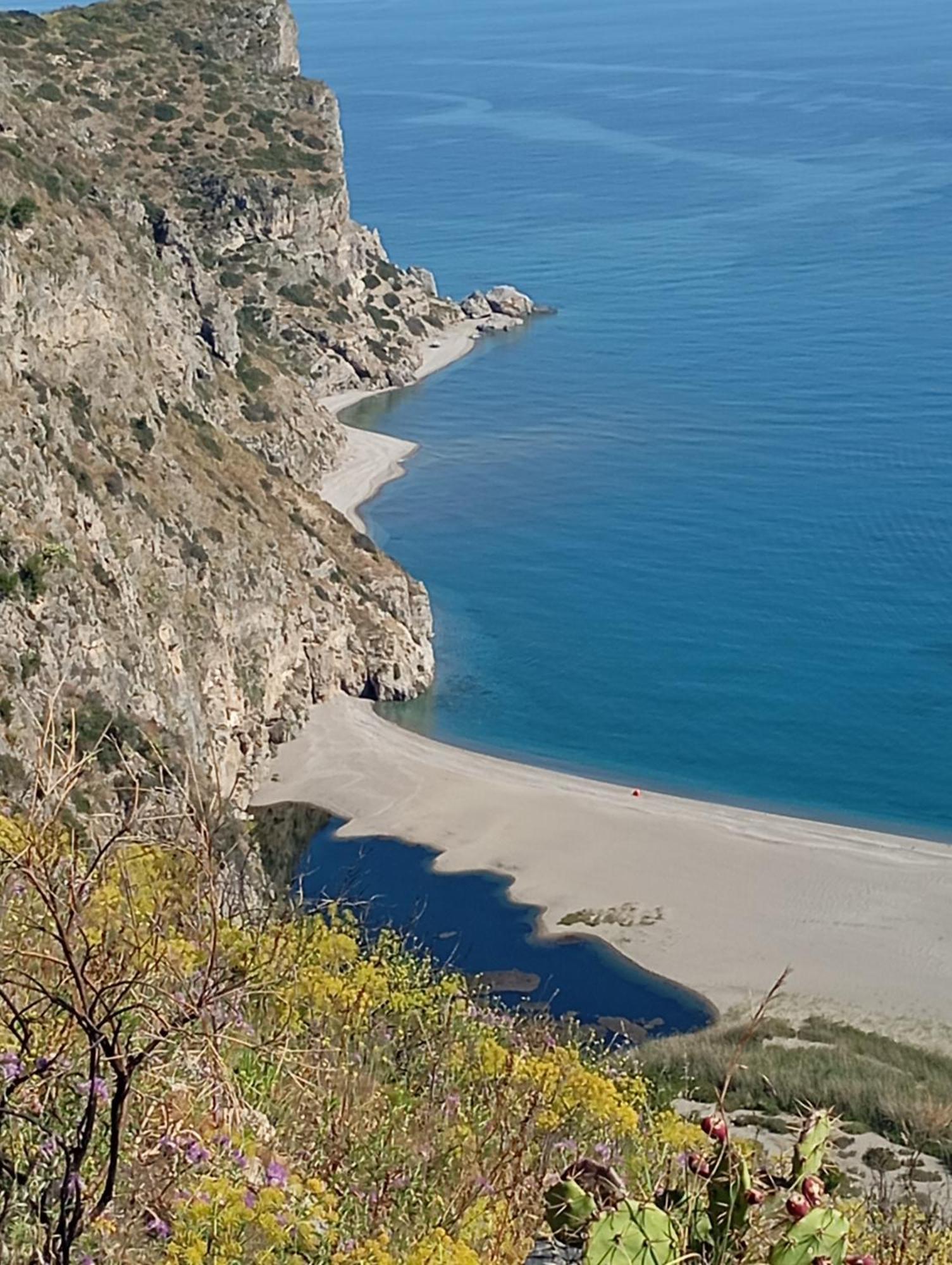 فيلا Mansarda Con Terrazzo Vista Mare أوليفيري المظهر الخارجي الصورة